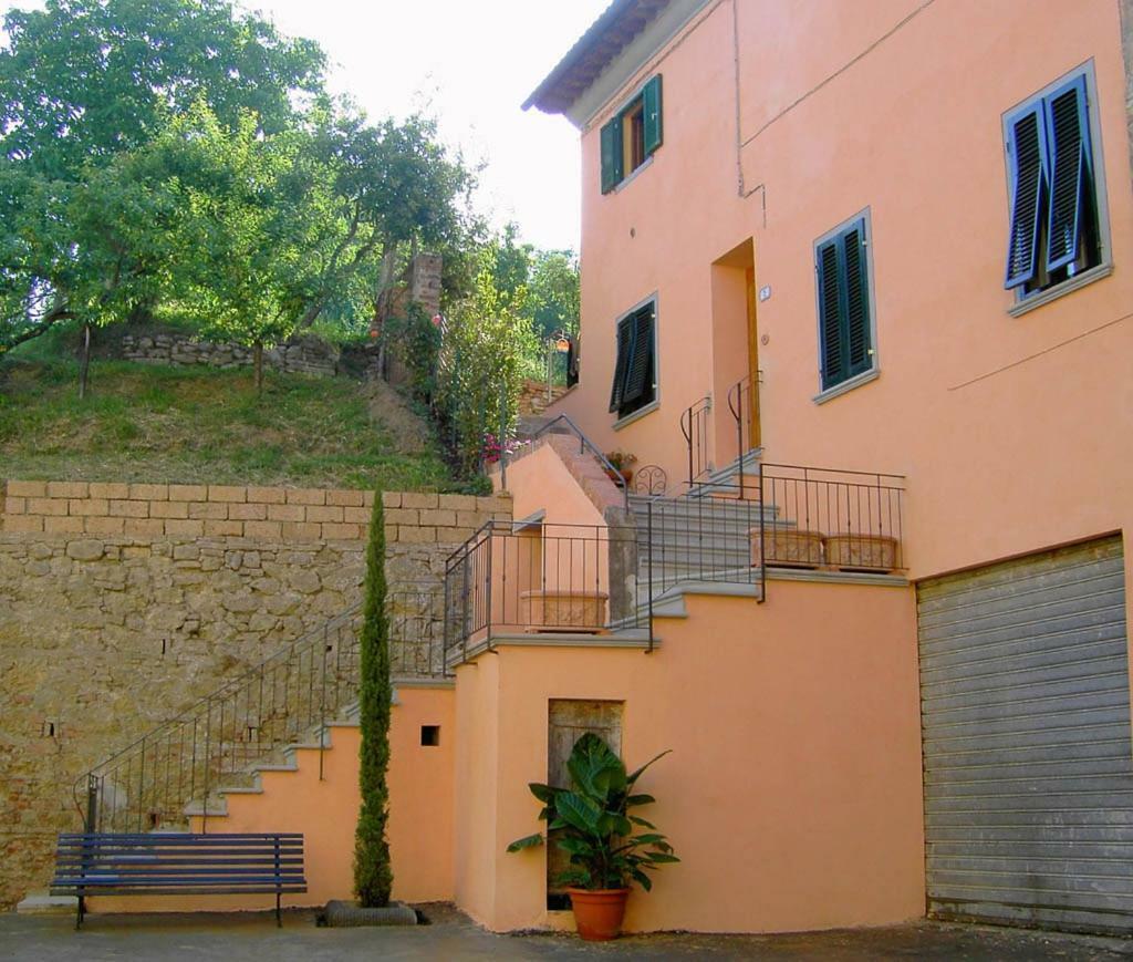 Appartamenti La Rocca Palaia Eksteriør bilde
